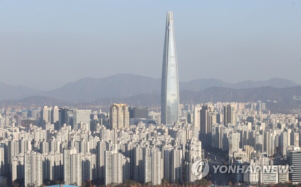 지난 23일 서울 강남구 삼성동 아셈타워에서 바라본 강남 일대 아파트 단지 모습. (사진=연합뉴스 제공)