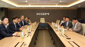 KGM, 파라과이에 무쏘 EV 공급…산업부 사절단 평택 공장 방문